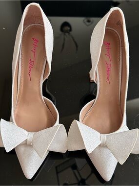 Betsey Johnson Pearl White Glitter Bow Pointed-Toe Pumps